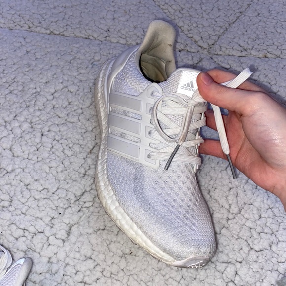 Adidas white ultraboost size 7.5 - Picture 3 of 8